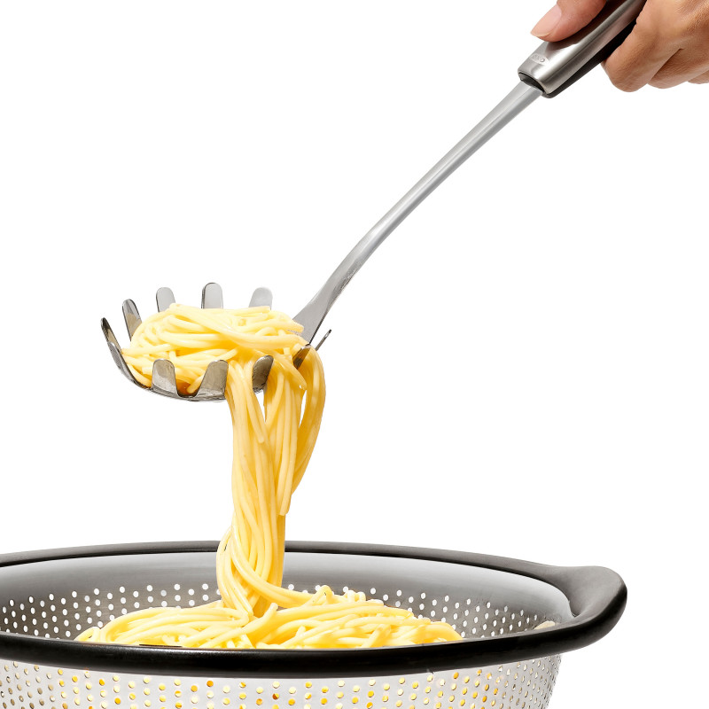 Ustensiles de découpe pour faire des spaghettis de légumes